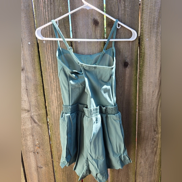 NWT VS Pink Ultimate Runsie - Picture 5 of 8